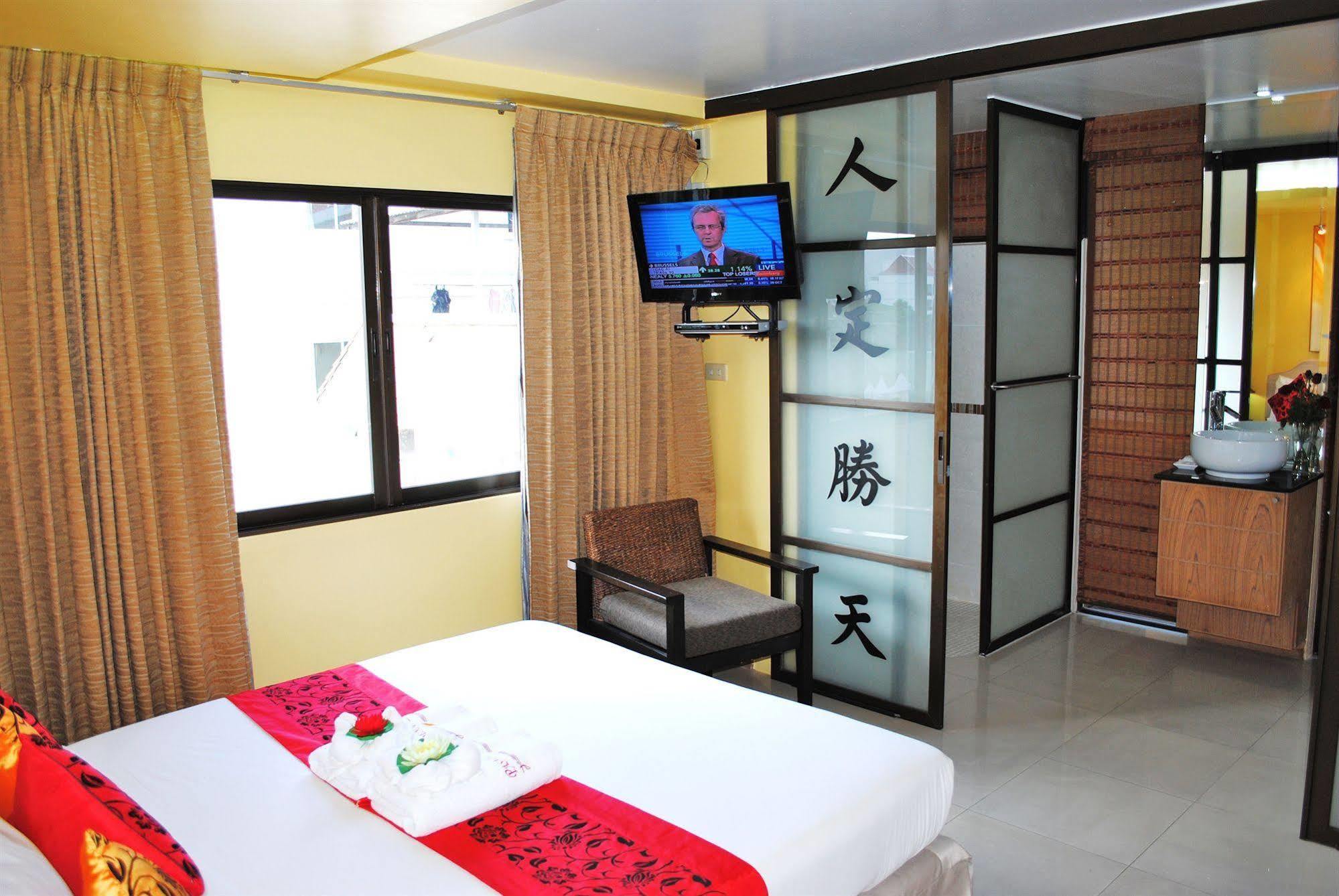 Pasadena Lodge Pattaya Zewnętrze zdjęcie