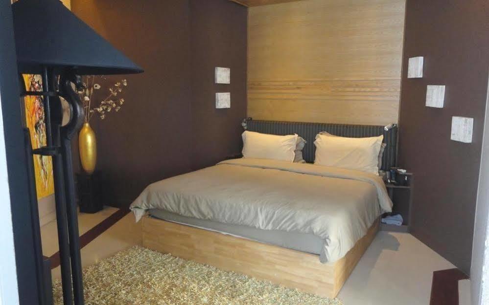 Pasadena Lodge Pattaya Zewnętrze zdjęcie