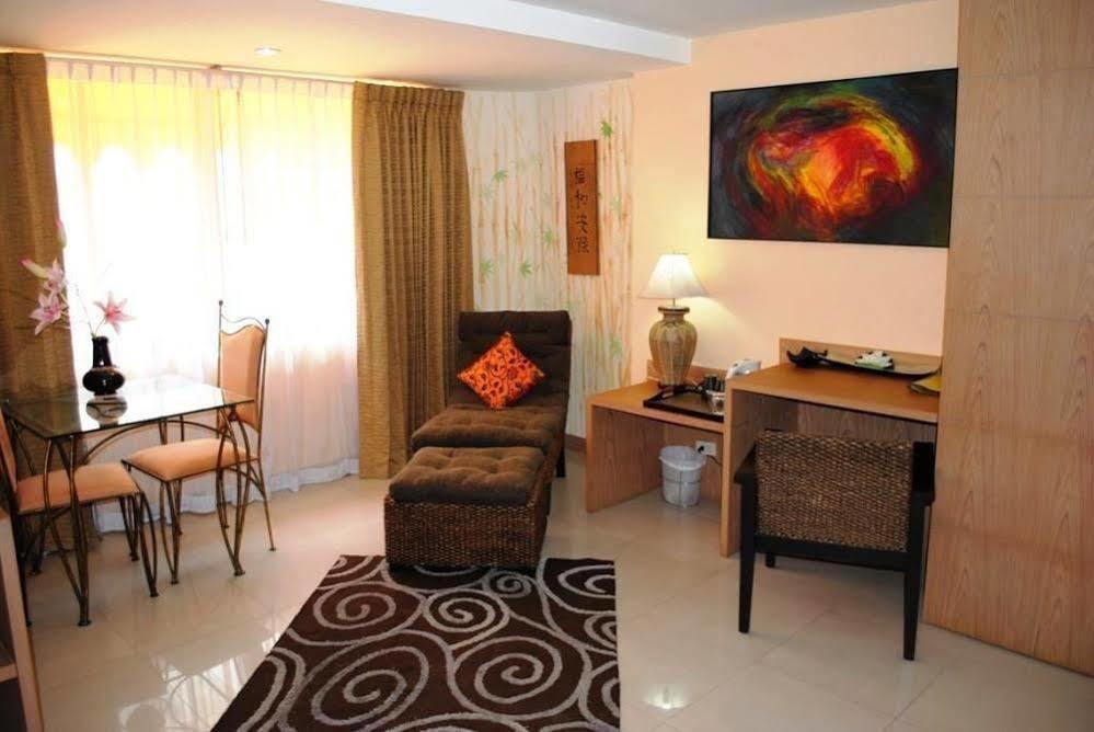 Pasadena Lodge Pattaya Zewnętrze zdjęcie